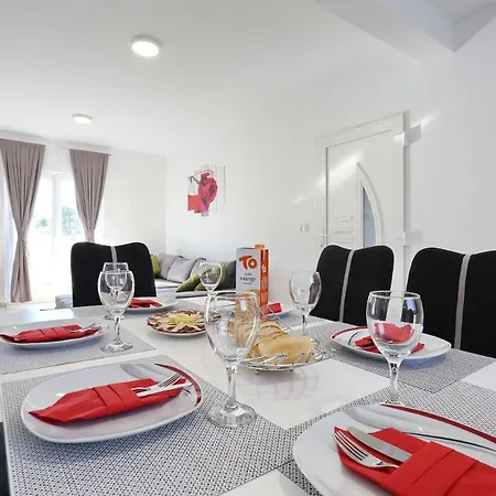 Lisac Apartment Vir