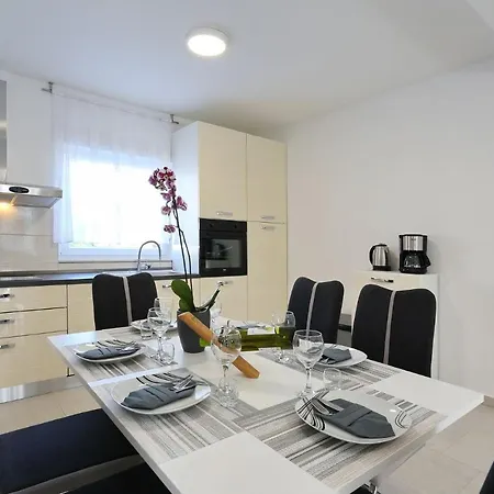 Apartament Lisac