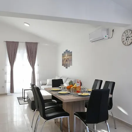 Apartament Lisac