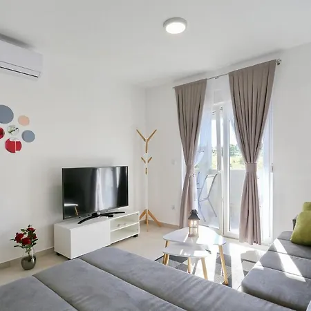 Lisac Apartment Vir