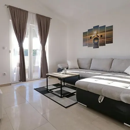 Lisac Apartment