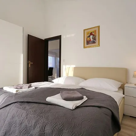 Lisac Apartment Vir