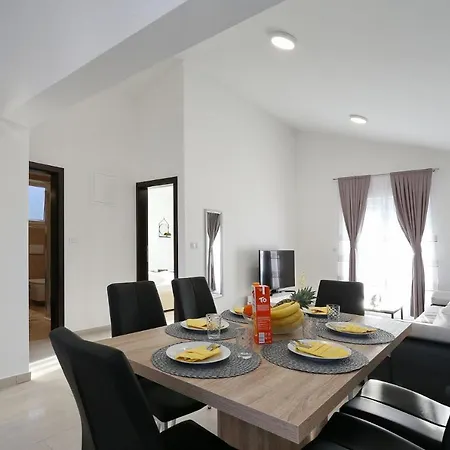 Lisac Apartment