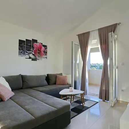 Lisac Apartment Vir