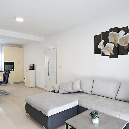 Lisac Apartment