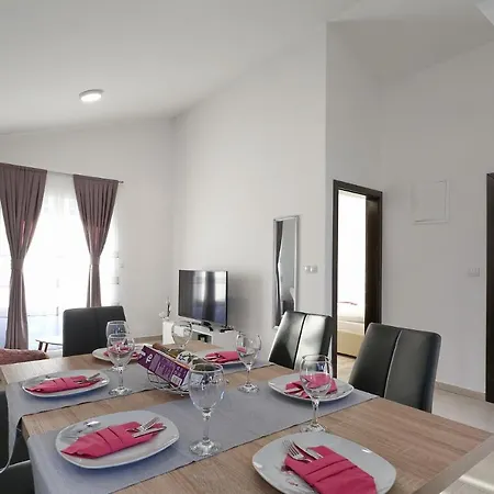 Lisac Apartment Vir