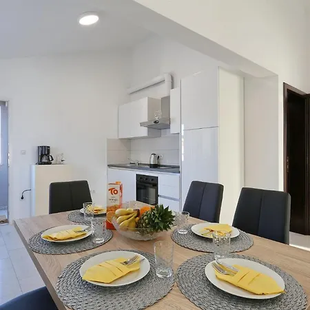 Lisac Apartment Vir