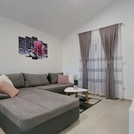 Lisac Apartman *